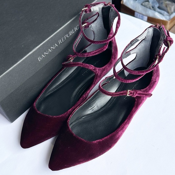 Banana Republic Women's Abby Deep Burgundy Red Velvet Flats Strappy Pointed Toe - Picture 1 of 10